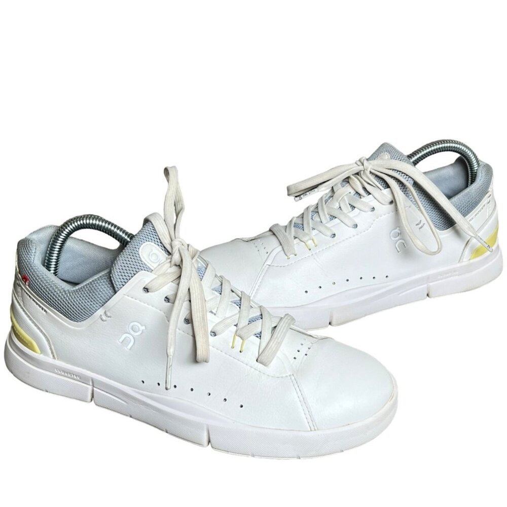 On Running White and Gray Athletic Shoes